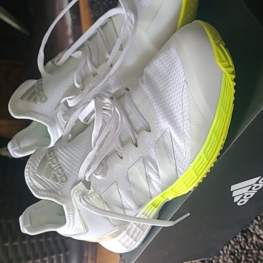 Adidas Ubersonic 4 women's 8 tennis court shoes